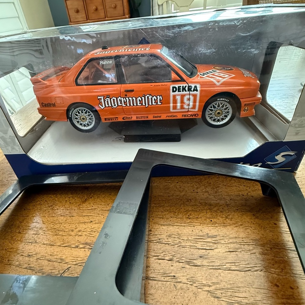SOLIDO 1:18 BMW M3 E30 DTM 1992 JAGERMEISTER #19 HAHNE Racing Car Model + Box - Picture 6 of 8